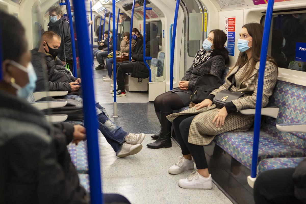 Interior de un vagn de metro